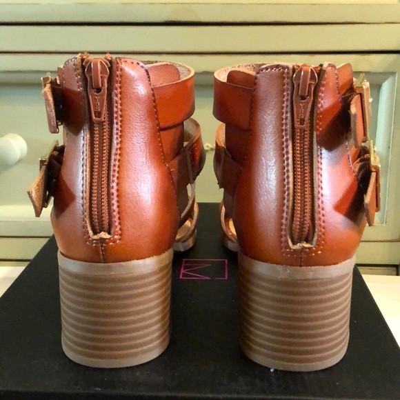 Brown block heel summer sandal. - Picture 3 of 7